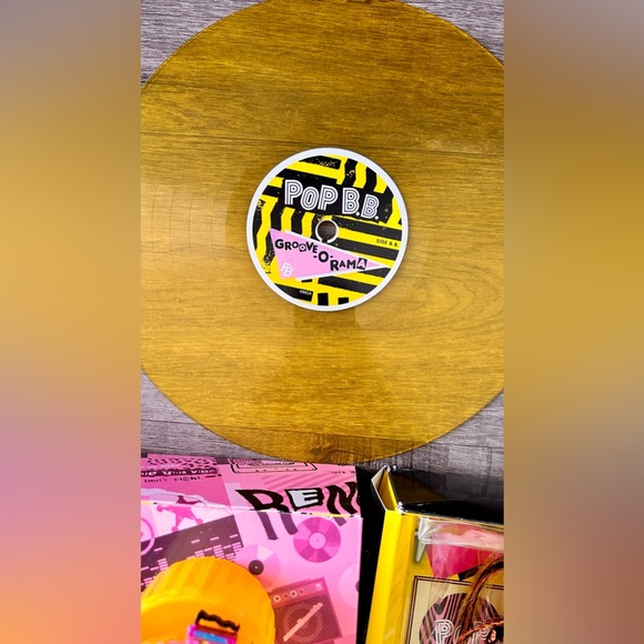 L.O.L SURPRISE! REMIX POP B.B FASHION DOLL WITH MUSIC, EXTRA OUTFIT ECT. - Picture 10 of 12